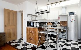 Guestready - Stylish Skyline Views, Central London